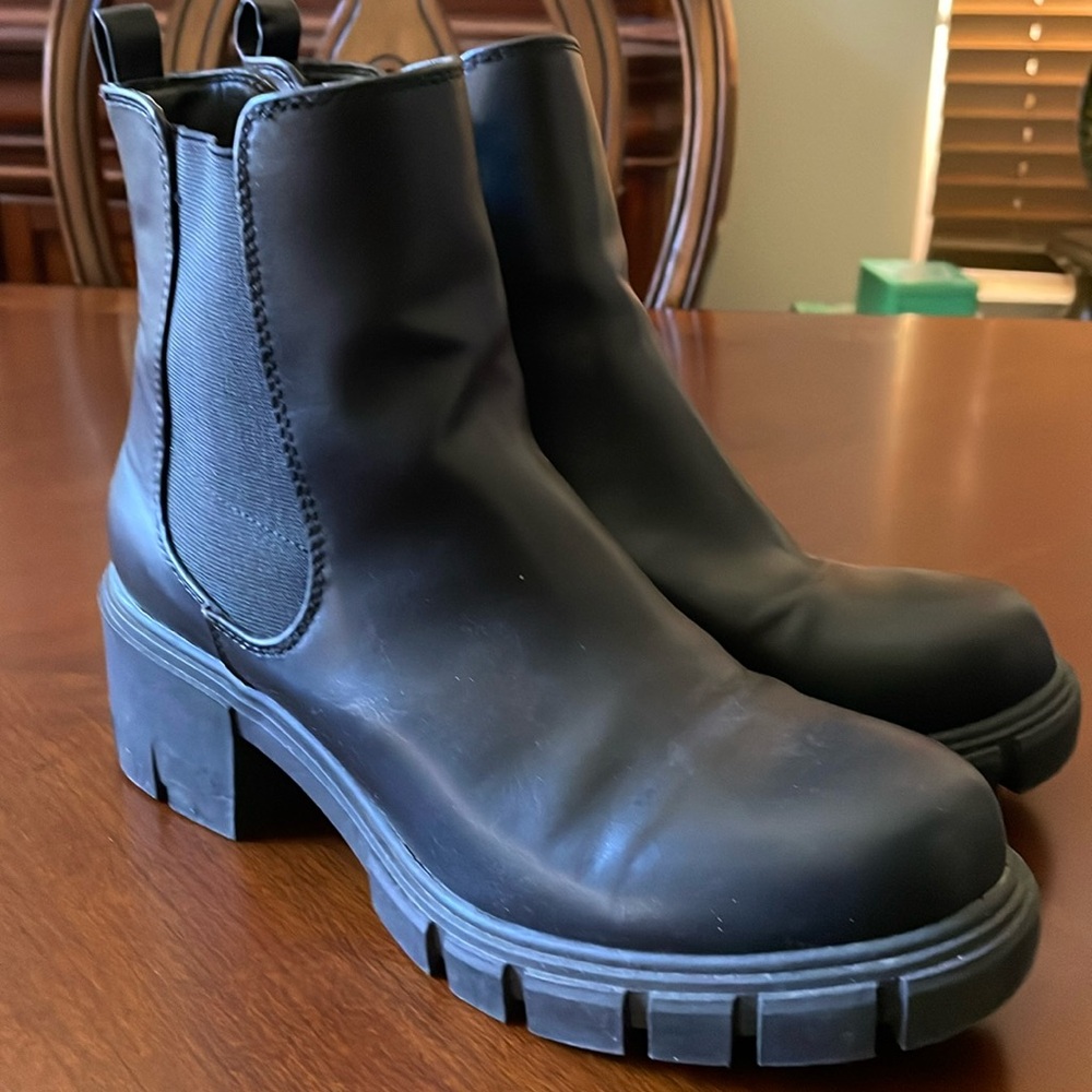 Madden Girl Boots black size 8.5
